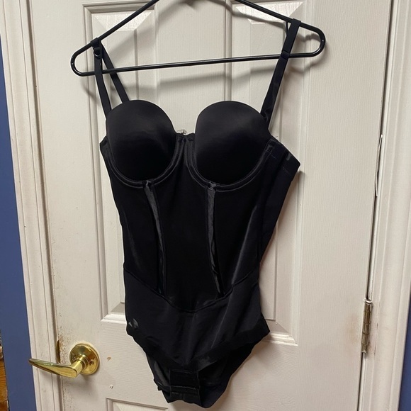 Maidenform Strapless Body-briefer
36B
NWOT
Feel and look your ultimate best !! - Picture 3 of 6